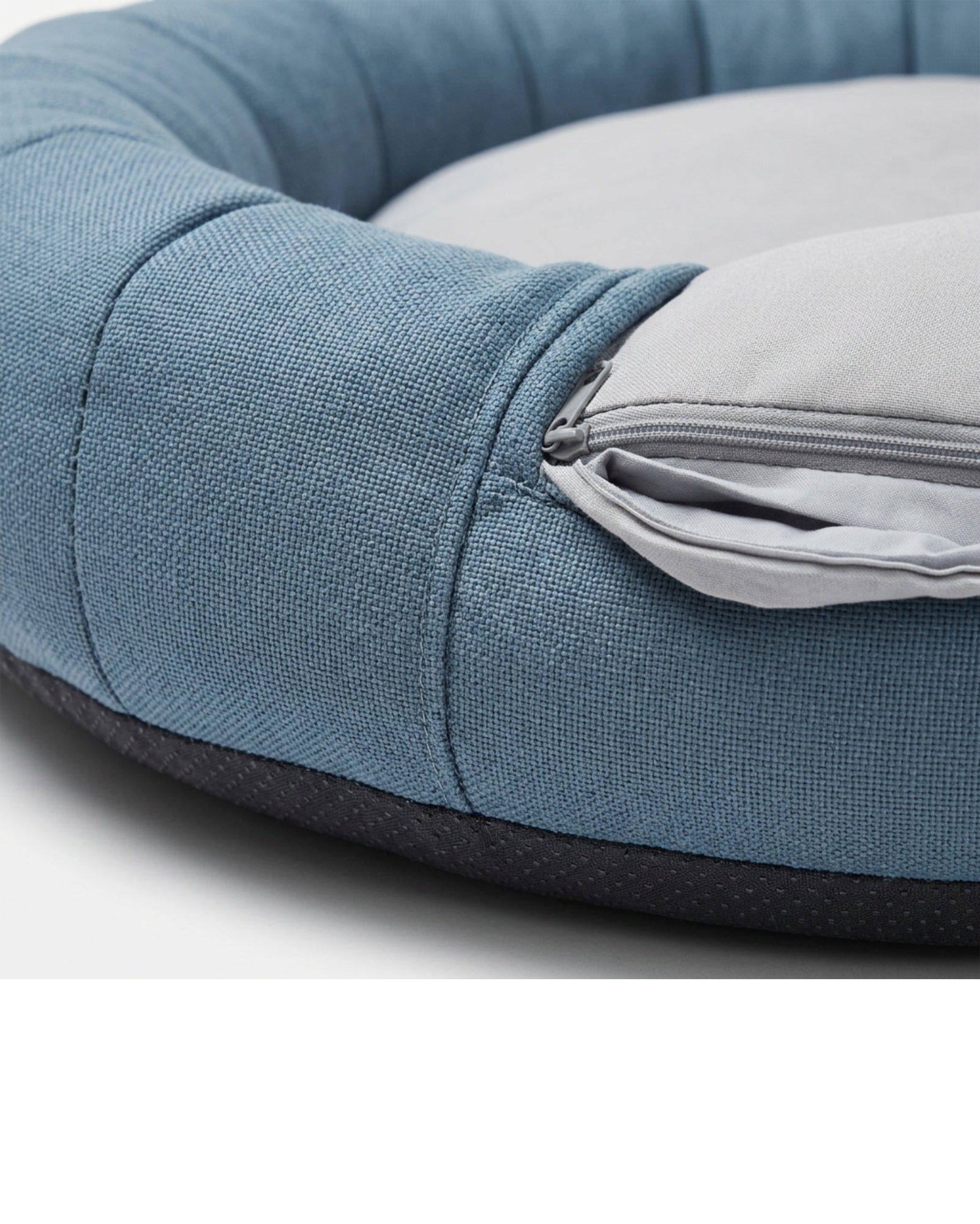 Savod Channelled Round Large Dog Bed 110 cm Muted Blue - Detail view
